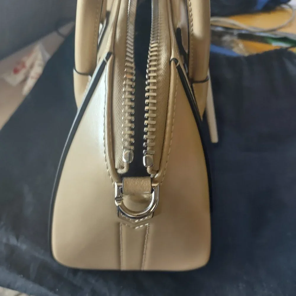 BRAND NEW GIVENCHY SMALL SLICK ANTIGONA LEATHER SATCHEL - Picture 5 of 7